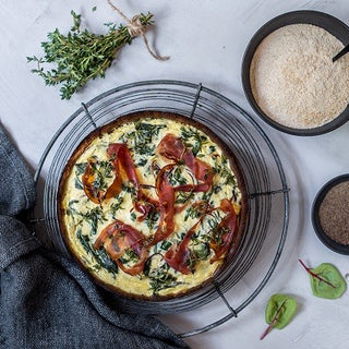 Quiche mit Erdmandelmehl, Chia-Samen & Schinken Quiche mit Erdmandelmehl, Chia-Samen & Schinken