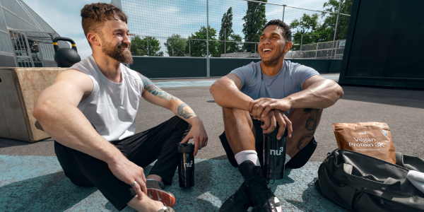 2 sportliche Männer mit nu3 Vegan 3K