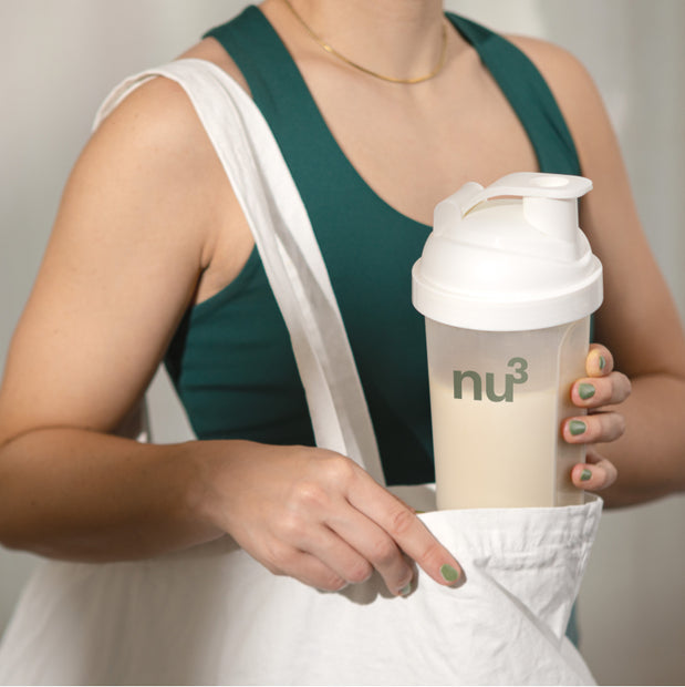 Grass-fed Whey Vanilla im Shaker