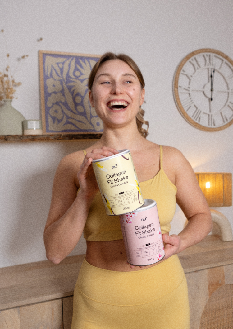 Glückliche Frau mit nu3 Collagen Fit Shake