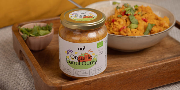 Tablett mit Linsen-Curry